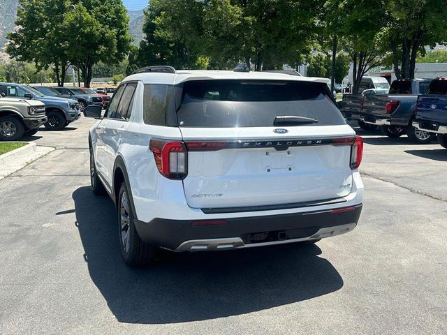 Photo of 2025 Star White Metallic Tri-Coat Ford Explorer