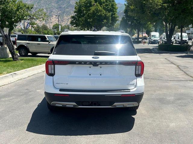 Photo of 2025 Star White Metallic Tri-Coat Ford Explorer