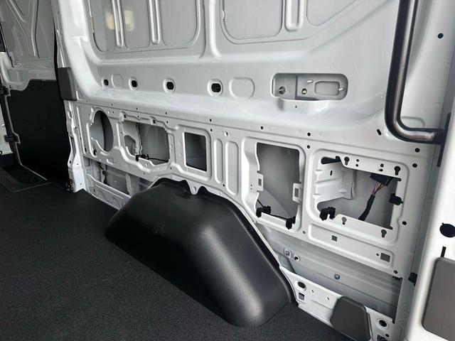 Photo of 2025 Oxford White Ford Transit-350