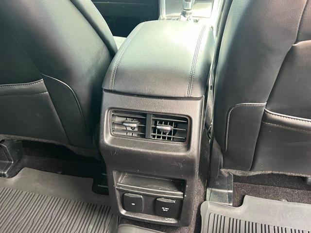 Photo of 2017 Canyon Ridge Metallic Ford Edge
