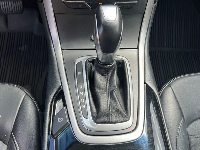 Photo of 2017 Canyon Ridge Metallic Ford Edge