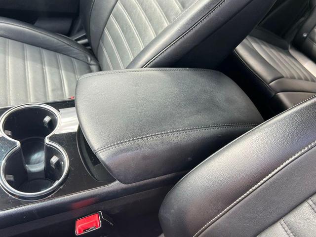 Photo of 2017 Canyon Ridge Metallic Ford Edge