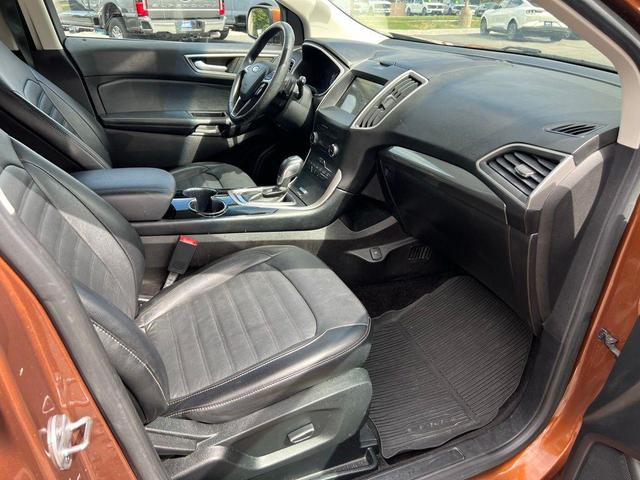 Photo of 2017 Canyon Ridge Metallic Ford Edge