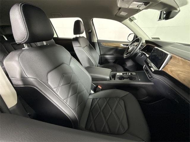 Photo of 2025 Platinum Gray Metallic Volkswagen Atlas