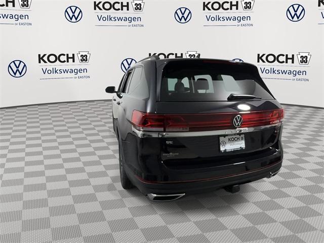Photo of 2025 Deep Black Pearl Effect Volkswagen Atlas