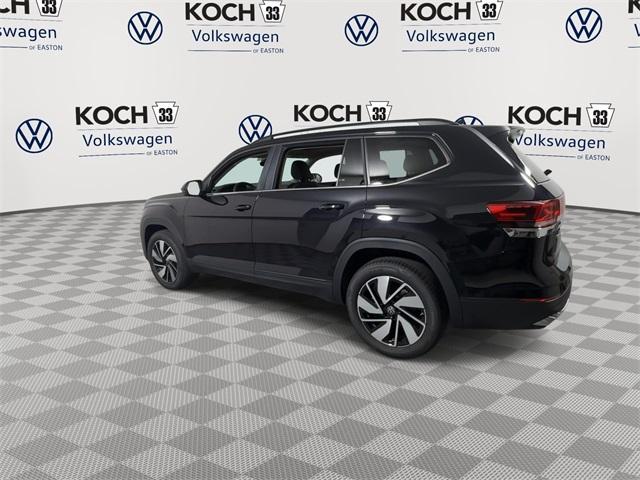 Photo of 2025 Deep Black Pearl Effect Volkswagen Atlas