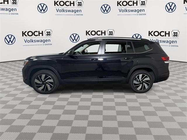 Photo of 2025 Deep Black Pearl Effect Volkswagen Atlas