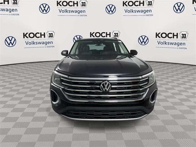 Photo of 2025 Deep Black Pearl Effect Volkswagen Atlas