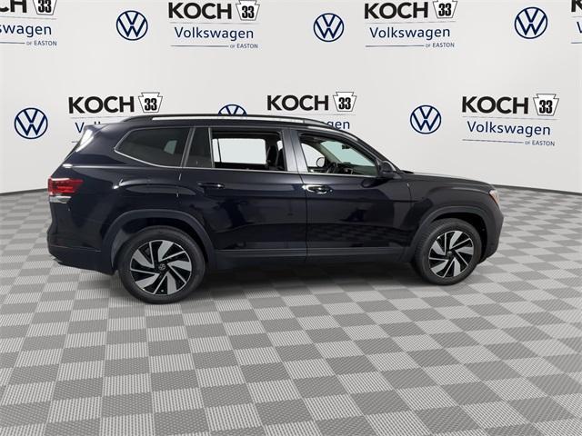 Photo of 2025 Deep Black Pearl Effect Volkswagen Atlas