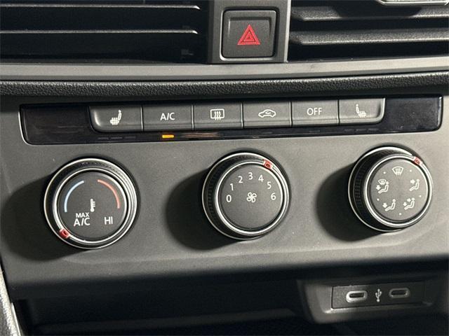 Photo of 2024 Platinum Gray Metallic Volkswagen Jetta