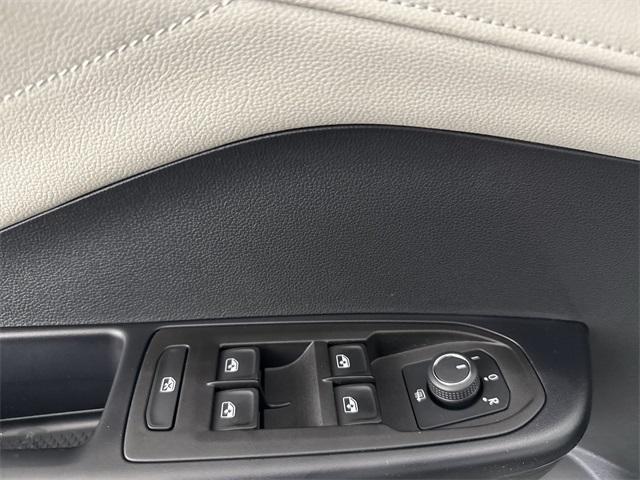 Photo of 2025 Deep Black Pearl Effect Volkswagen Taos