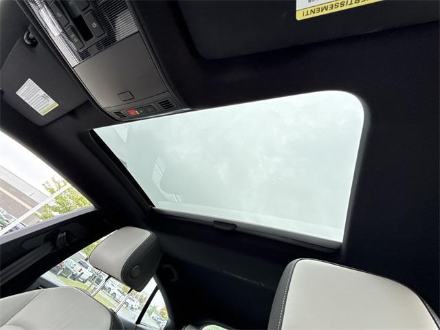 Photo of 2022 Deep Black Pearl Effect Volkswagen Arteon
