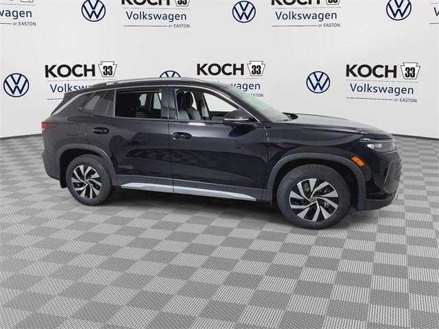 Photo of 2025 Deep Black Pearl Effect Volkswagen Tiguan