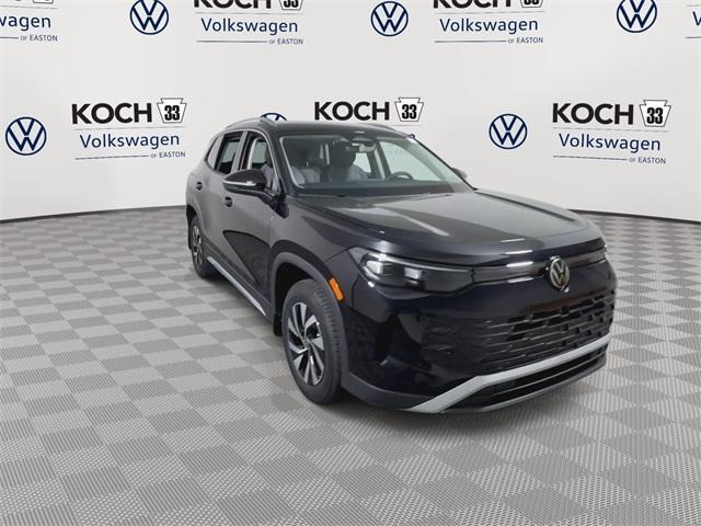 Photo of 2025 Deep Black Pearl Effect Volkswagen Tiguan