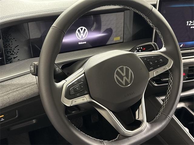 Photo of 2025 Deep Black Pearl Effect Volkswagen Tiguan