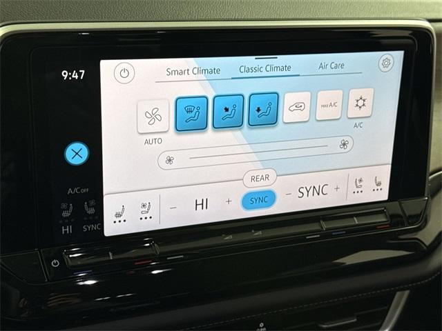 Photo of 2025 Deep Black Pearl Effect Volkswagen Atlas