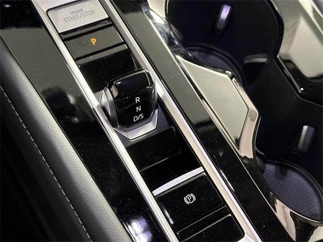 Photo of 2025 Deep Black Pearl Effect Volkswagen Atlas