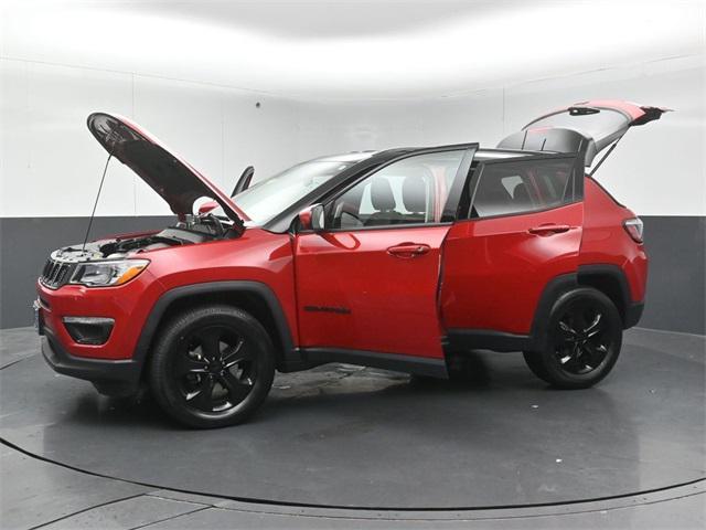 Photo of 2018 Redline Pearlcoat Jeep Compass