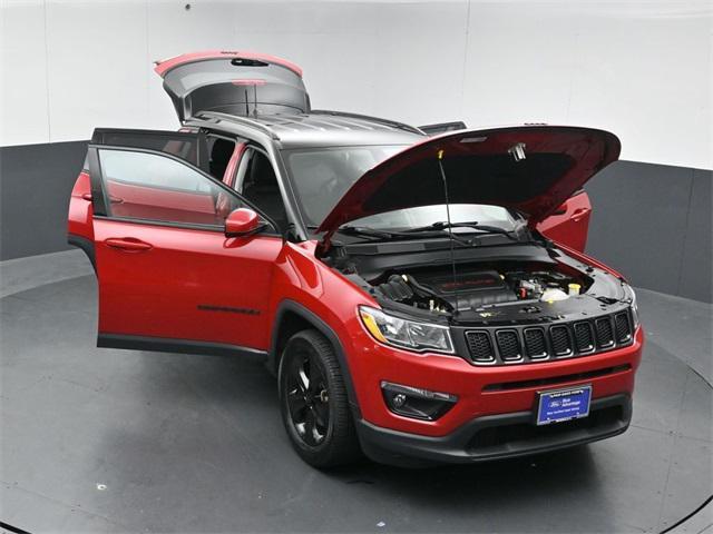Photo of 2018 Redline Pearlcoat Jeep Compass
