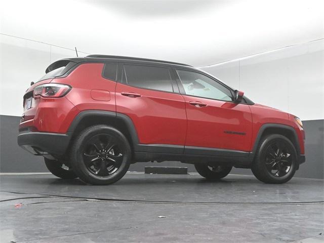 Photo of 2018 Redline Pearlcoat Jeep Compass