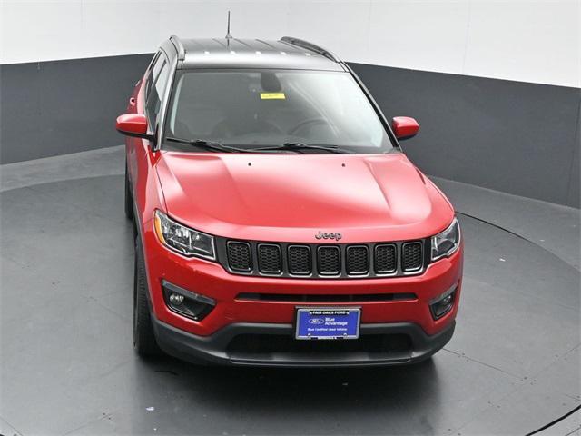 Photo of 2018 Redline Pearlcoat Jeep Compass