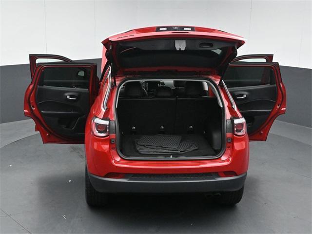 Photo of 2018 Redline Pearlcoat Jeep Compass