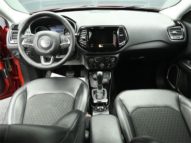 Photo of 2018 Redline Pearlcoat Jeep Compass