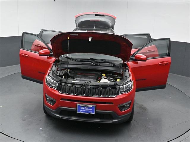Photo of 2018 Redline Pearlcoat Jeep Compass