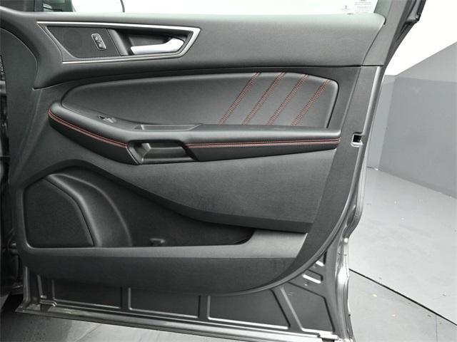 Photo of 2022 Carbonized Gray Metallic Ford Edge