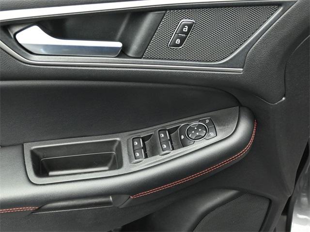Photo of 2022 Carbonized Gray Metallic Ford Edge