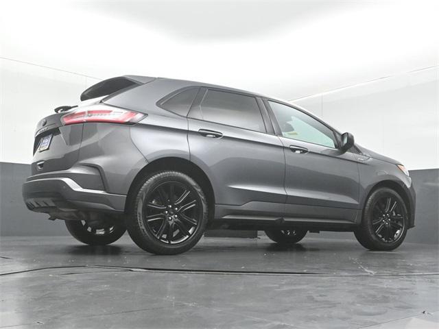 Photo of 2022 Carbonized Gray Metallic Ford Edge