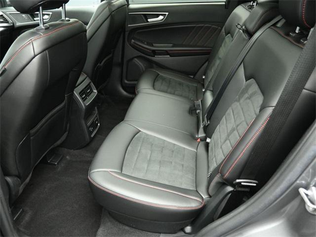 Photo of 2022 Carbonized Gray Metallic Ford Edge