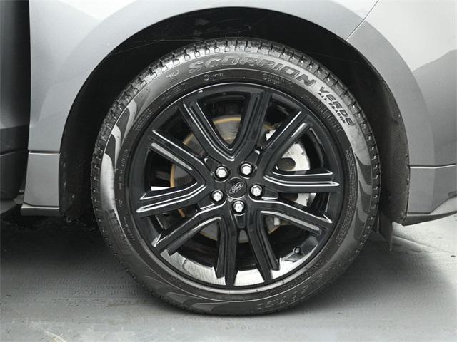 Photo of 2022 Carbonized Gray Metallic Ford Edge
