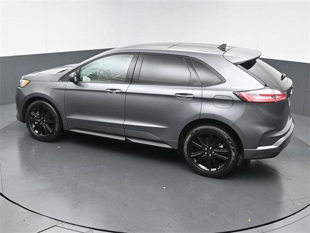 Photo of 2022 Carbonized Gray Metallic Ford Edge