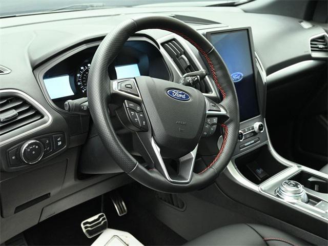 Photo of 2022 Carbonized Gray Metallic Ford Edge