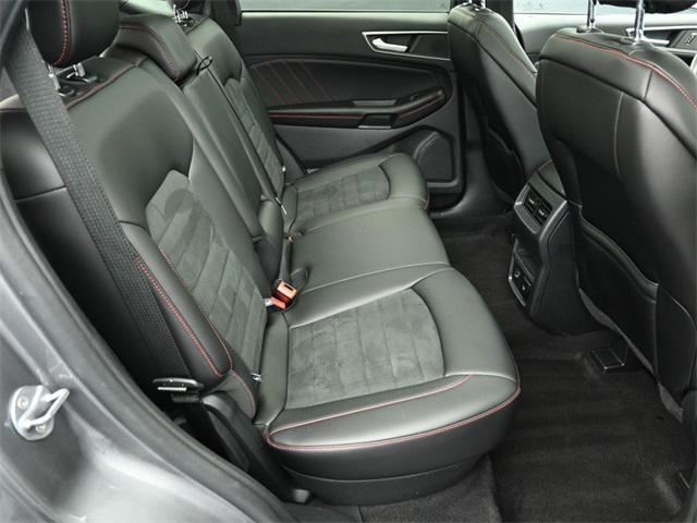 Photo of 2022 Carbonized Gray Metallic Ford Edge