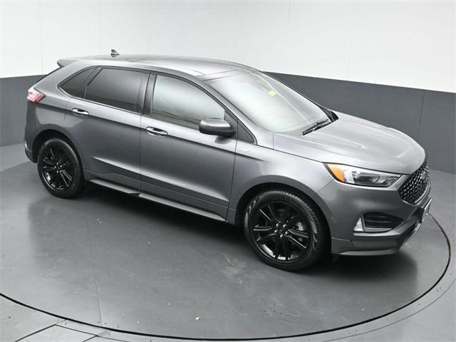 Photo of 2022 Carbonized Gray Metallic Ford Edge