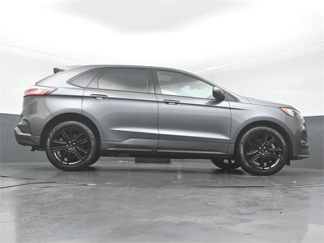 Photo of 2022 Carbonized Gray Metallic Ford Edge