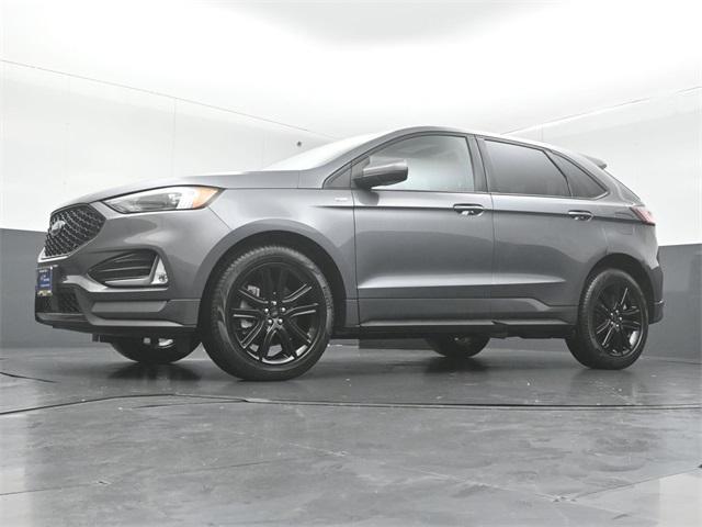 Photo of 2022 Carbonized Gray Metallic Ford Edge
