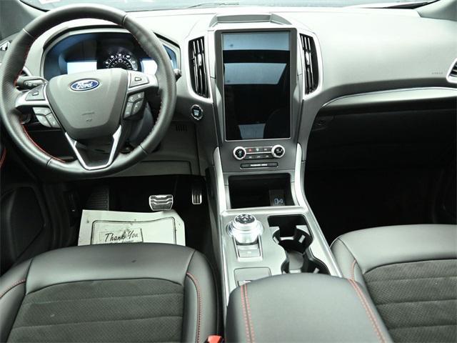 Photo of 2022 Carbonized Gray Metallic Ford Edge