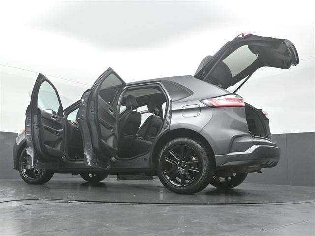 Photo of 2022 Carbonized Gray Metallic Ford Edge