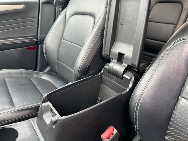 Photo of 2022 Oxford White Ford Escape