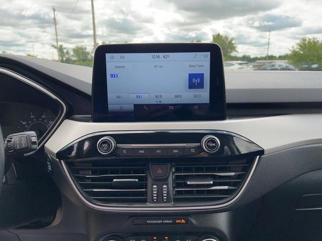 Photo of 2022 Oxford White Ford Escape