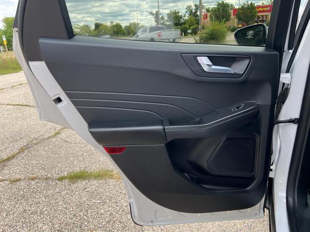 Photo of 2022 Oxford White Ford Escape