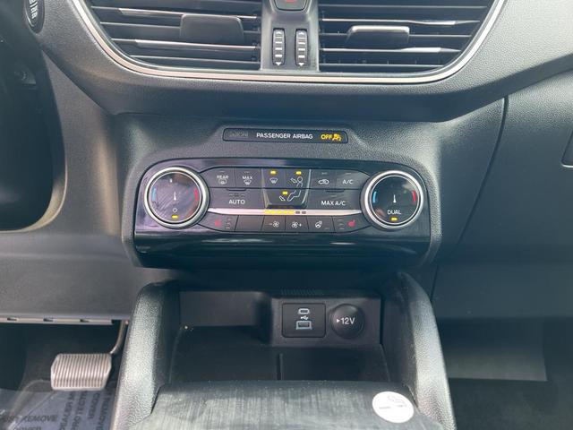 Photo of 2022 Oxford White Ford Escape