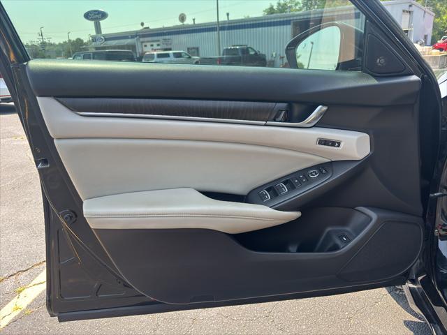 Photo of 2018 Crystal Black Pearl Honda Accord