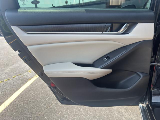 Photo of 2018 Crystal Black Pearl Honda Accord