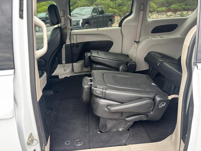 Photo of 2020 Bright White Clearcoat Chrysler Voyager