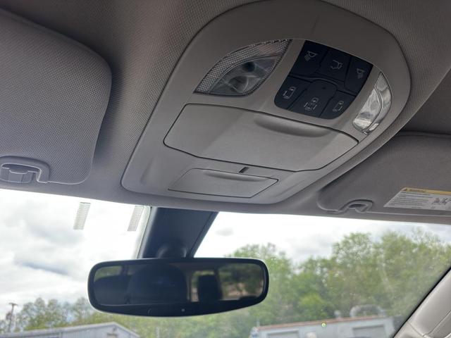 Photo of 2020 Bright White Clearcoat Chrysler Voyager