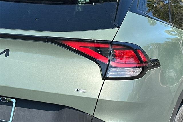 Photo of 2025 Jungle Green Kia Sportage